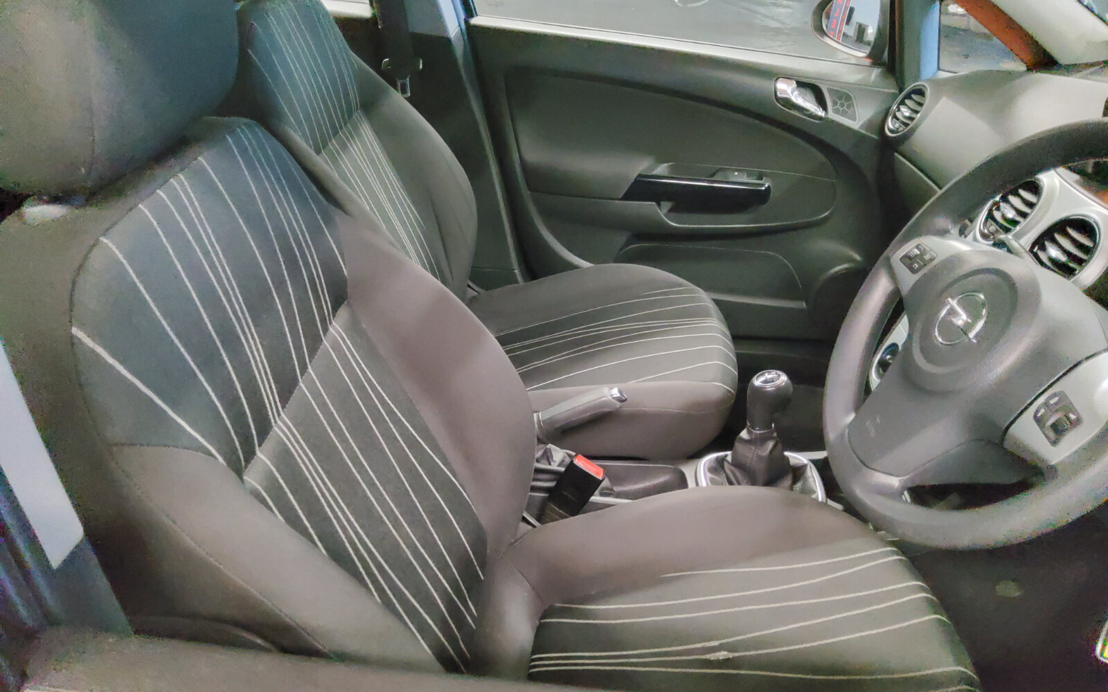 Opel Corsa 1.2 16v (85PS) SC S/S