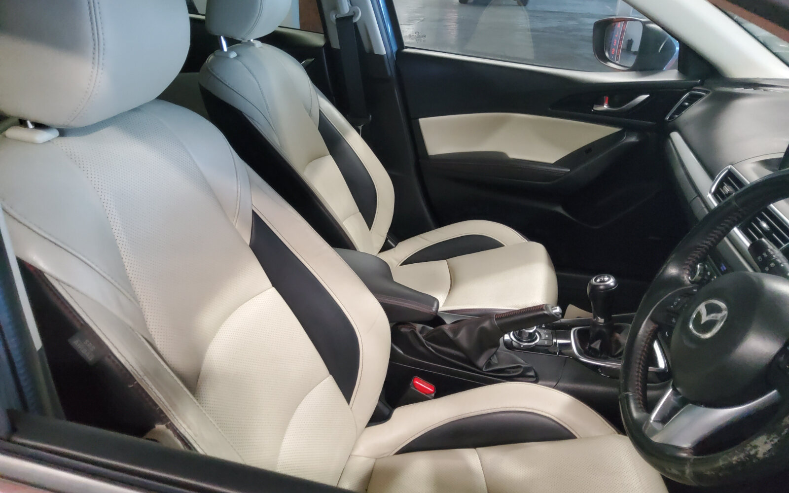 Mazda Mazda3 2.2D 4DR (150ps) PLATINUM LS