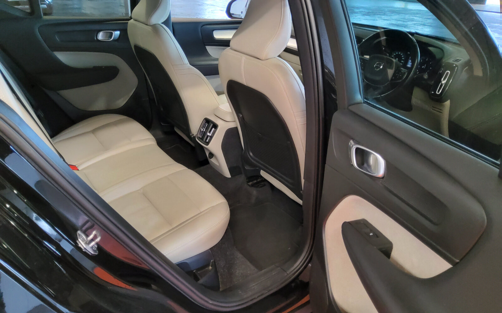 Volvo XC40 D3 DIESEL (150hp) Momentum Auto
