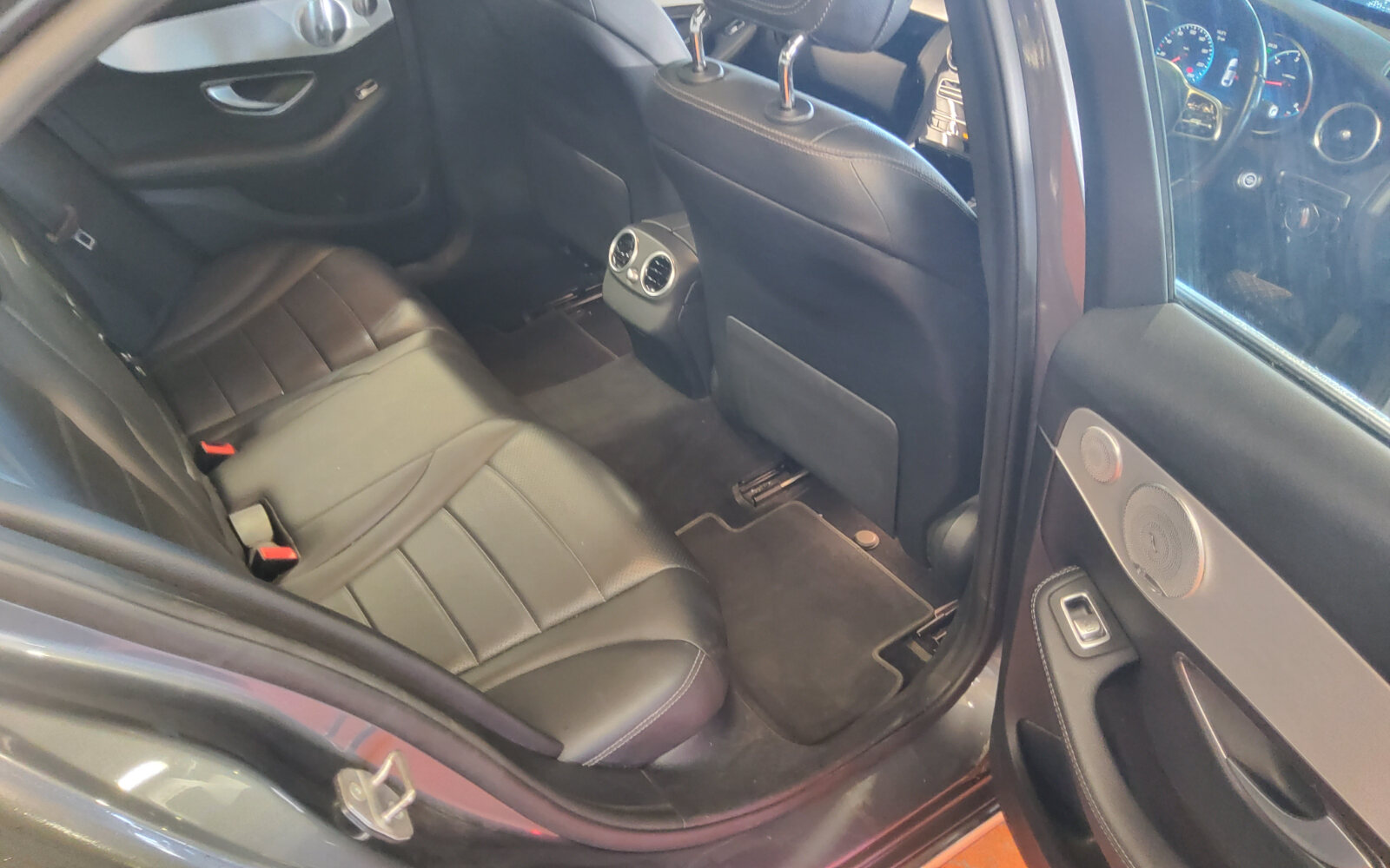 Mercedes-Benz C-Class 2.0 C 220 D AVANTGARDE AUTO