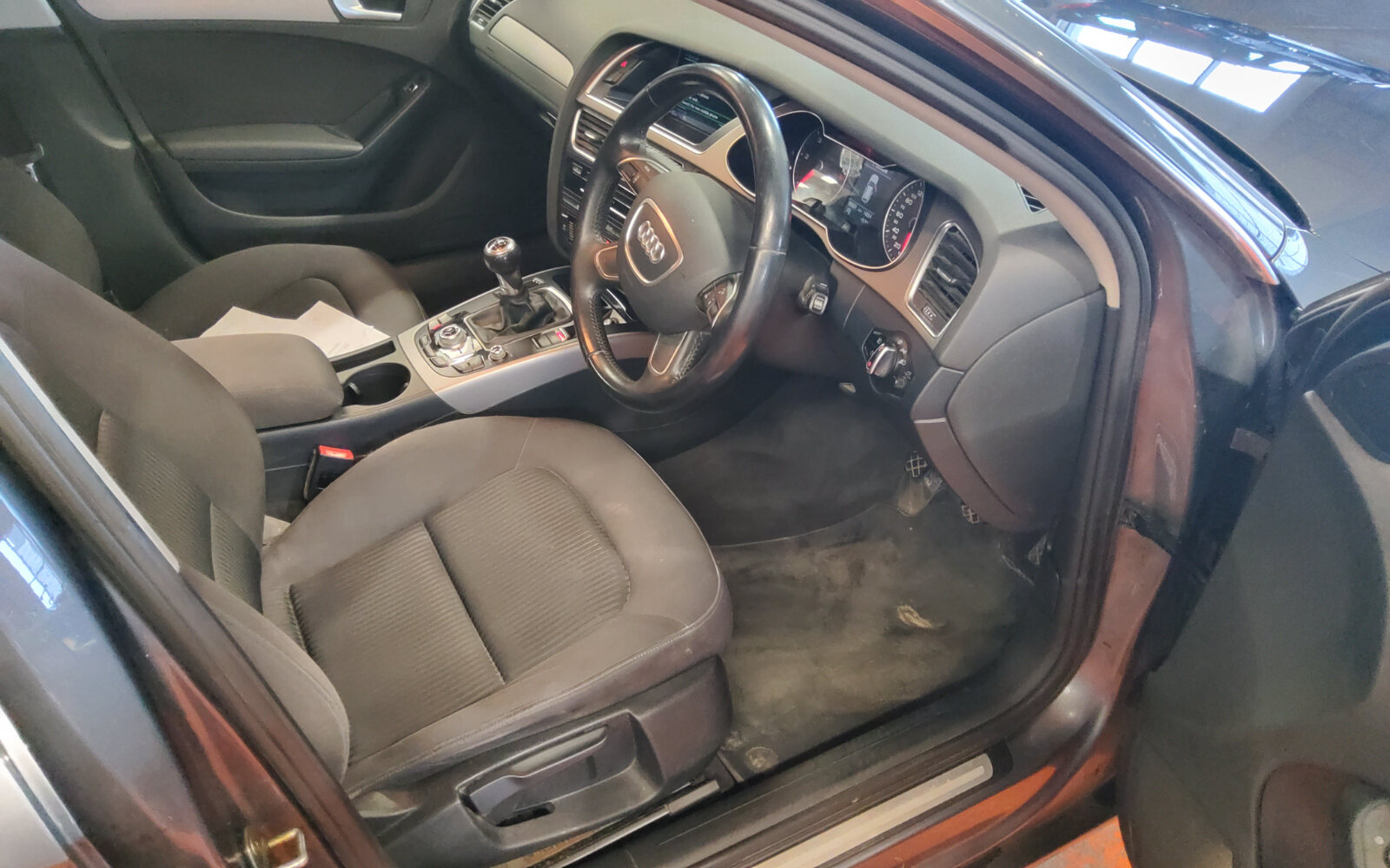 Audi A4 2.0TDI 150HP Attraction Ultra