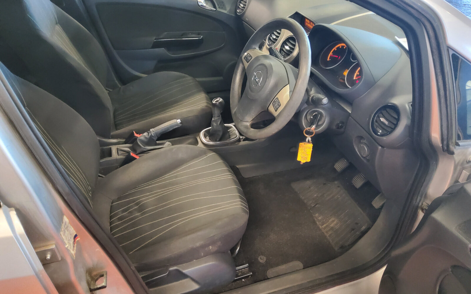 Opel Corsa 1.2i 16v CLUB 5 DR