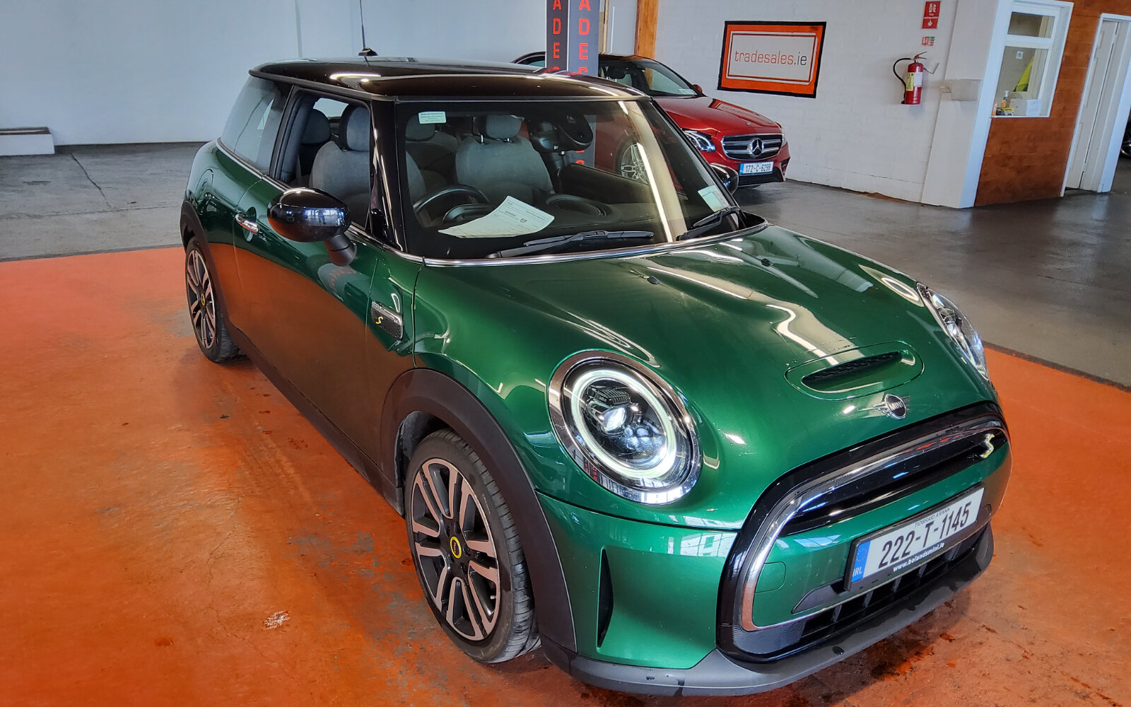 Mini Cooper Electric Resolute