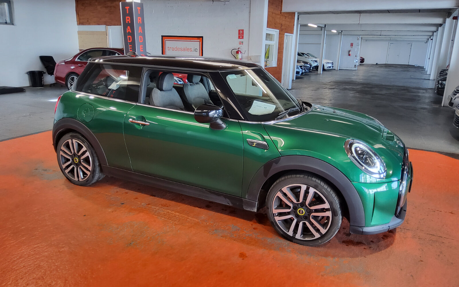 Mini Cooper Electric Resolute