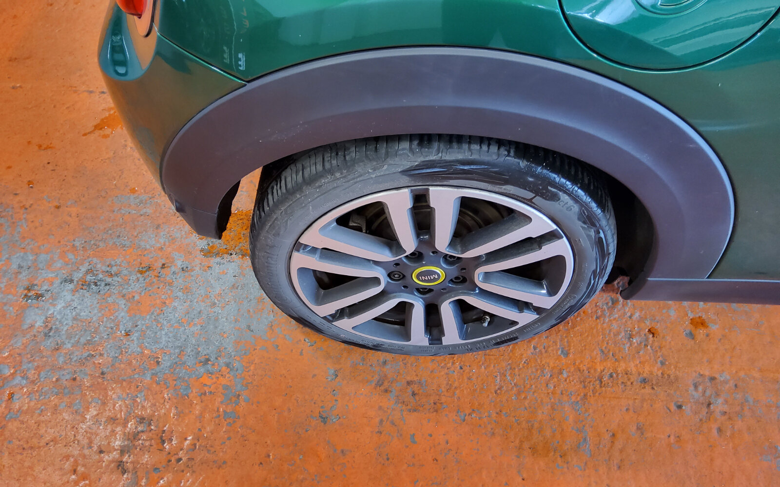 Mini Cooper Electric Resolute