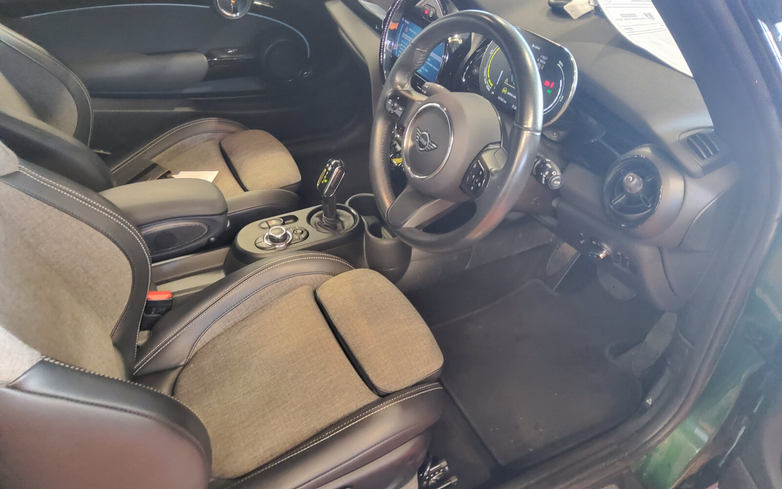 Mini Cooper Electric Resolute