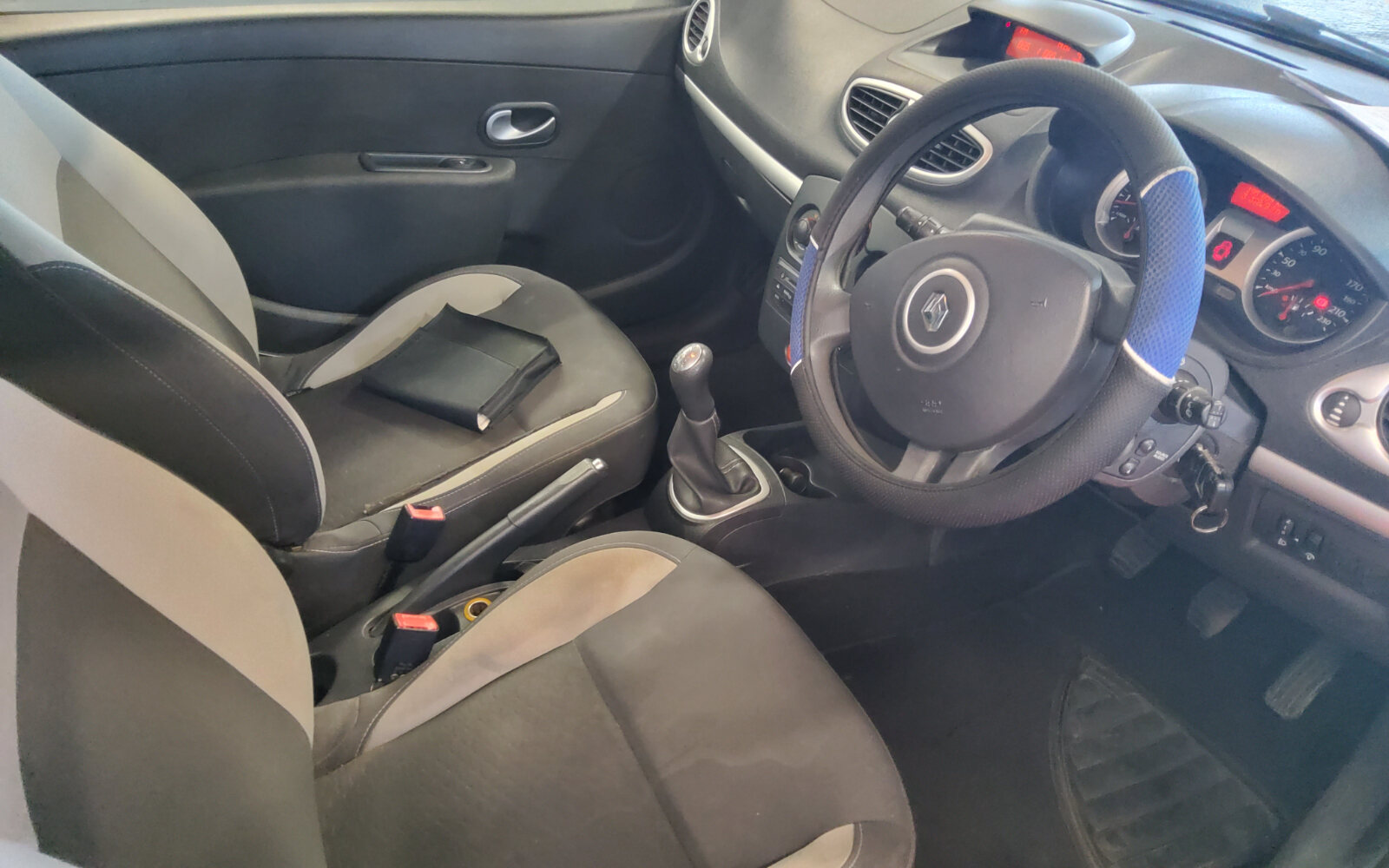 Renault Clio 1.2 16V ETH ROYALE