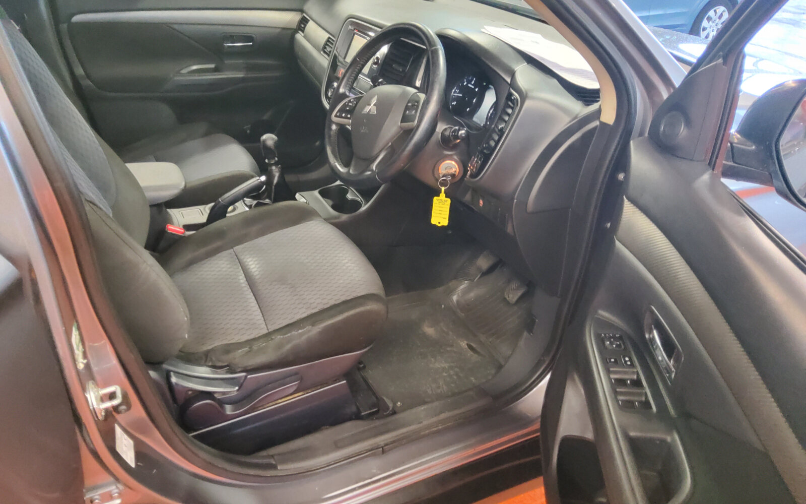 Mitsubishi Outlander 2.2 DI-D 150PS 6MT 4WD 7-Seater Intense
