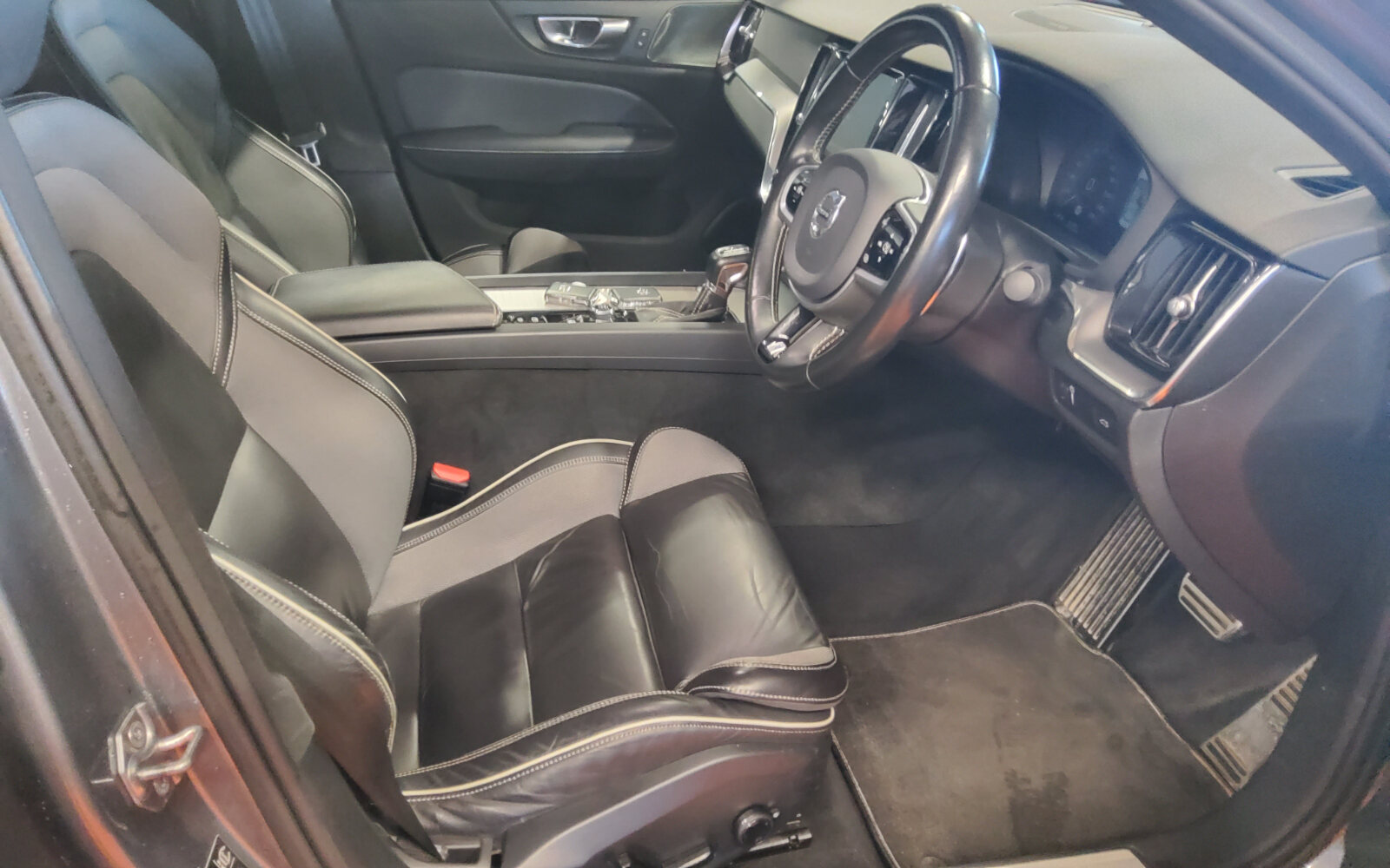 Volvo S60 T4 (190hp) R-Design Automatic