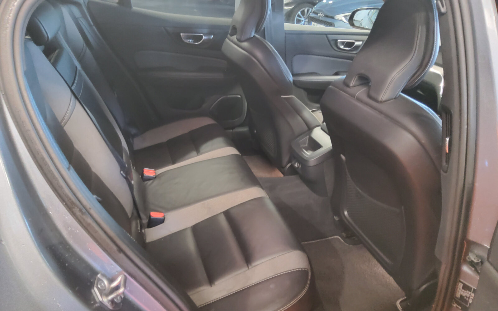 Volvo S60 T4 (190hp) R-Design Automatic