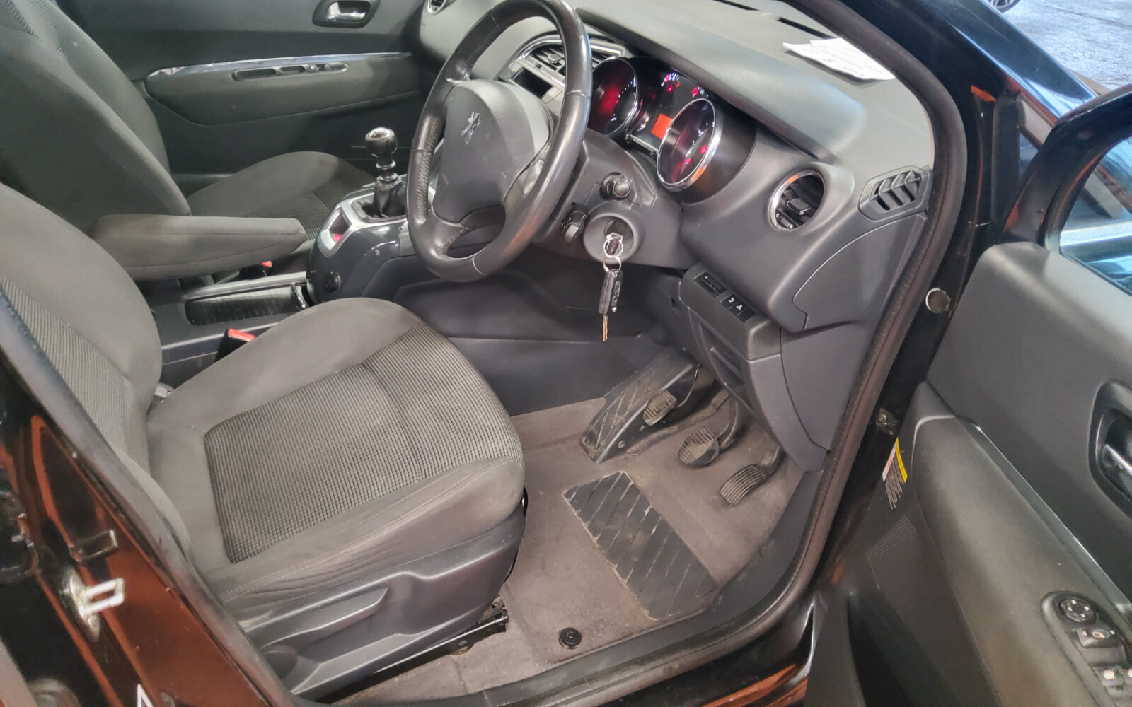 Peugeot 5008 1.6 HDI 112BHP ACTIVE