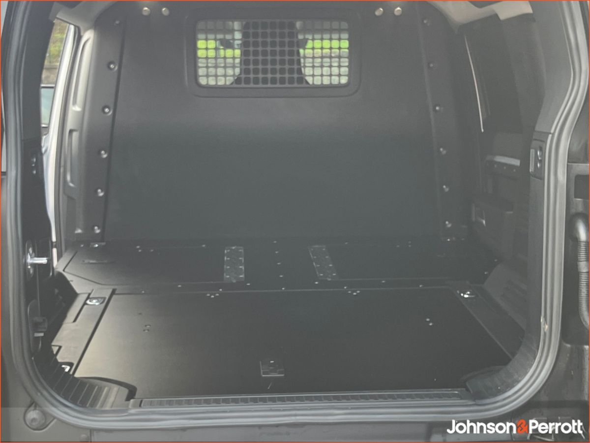 Land Rover Defender DEFENDER 110 3.0 D HARD TOP SE (Remainder of 5 Manufacturer Warranty)