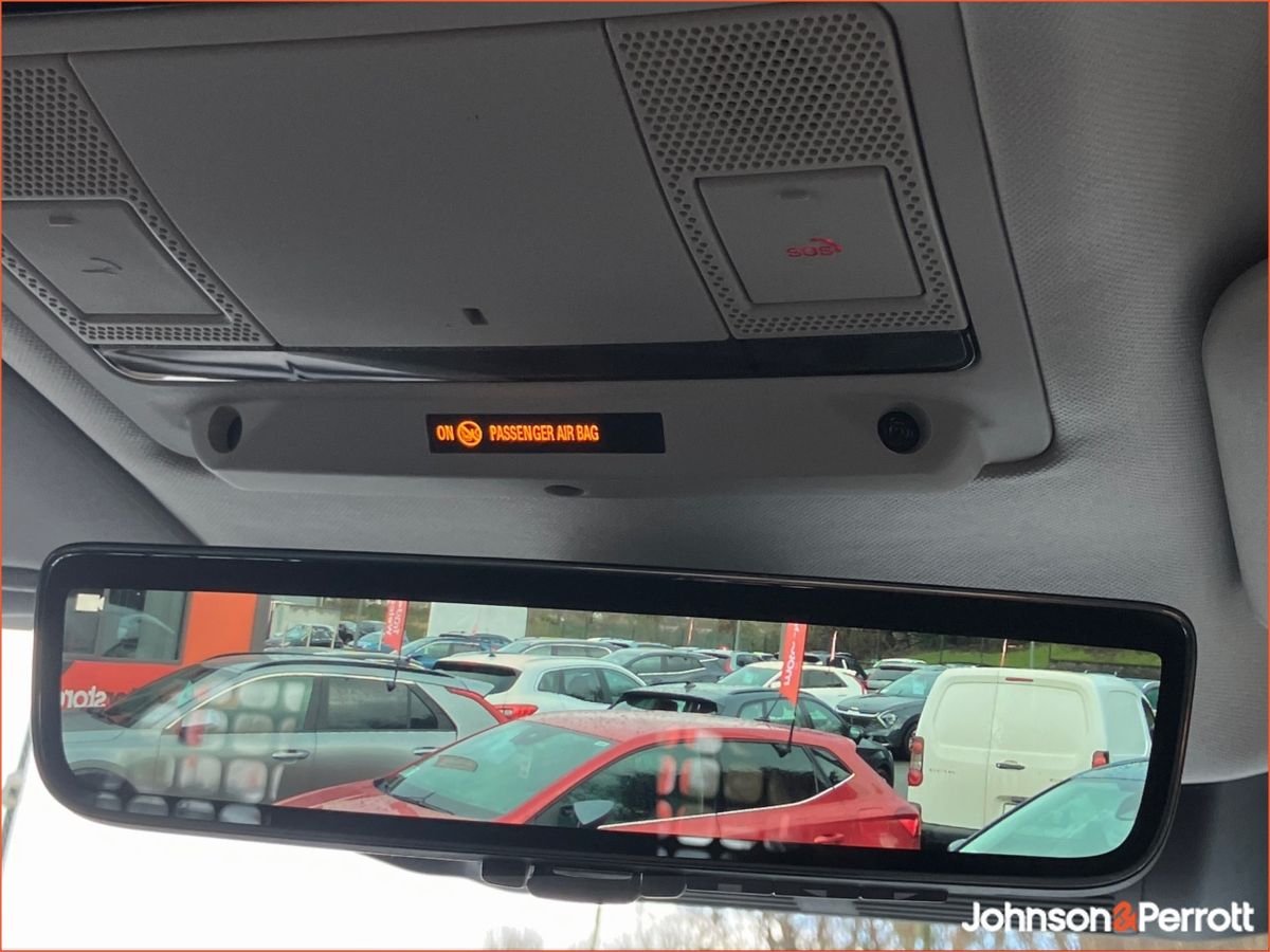 Land Rover Defender DEFENDER 110 3.0 D HARD TOP SE (Remainder of 5 Manufacturer Warranty)