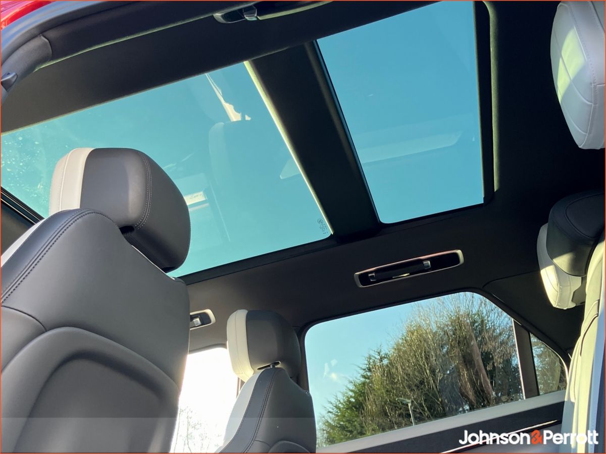 Land Rover Range Rover Sport 3.0 Si4 PHEV 460PS AWD Auto Dynamic SE (Land Rover Warranty until 2029)