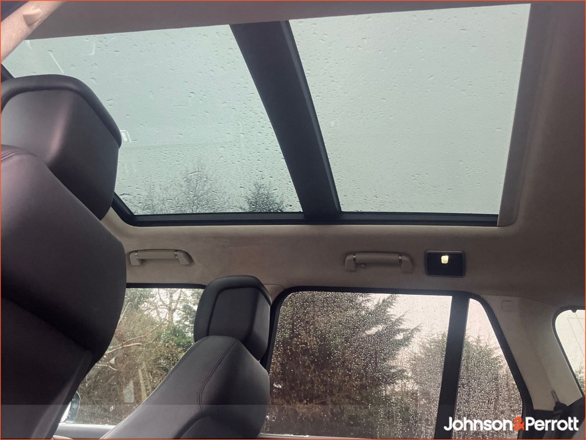 Land Rover Range Rover R Rover Westmnstr Blck P400 e A  Westminster Black  P400 e Si4 Ingenium 300BHP /105 kw 13.1 kWh PHEV Auto Start/Stop