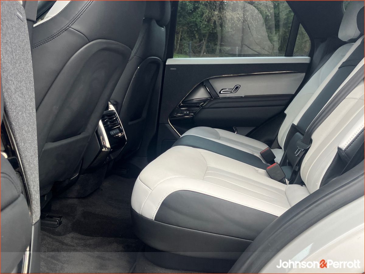 Land Rover Range Rover Sport SWB 3.0 I6 PHEV SE (Land Rover Warranty until 2029)