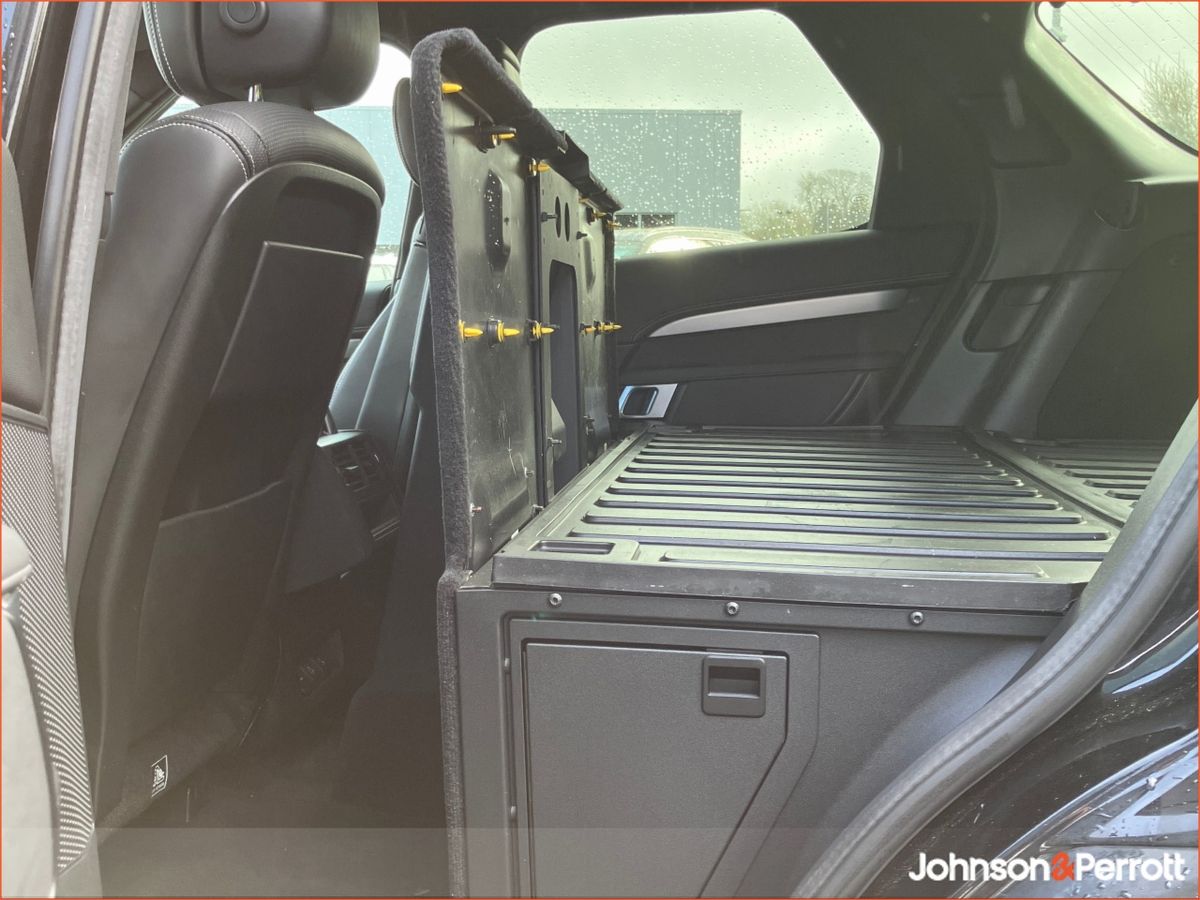 Land Rover Discovery DISCOVERY DISCOVERY 3.0 SD6 R- (Price Excludes VAT)