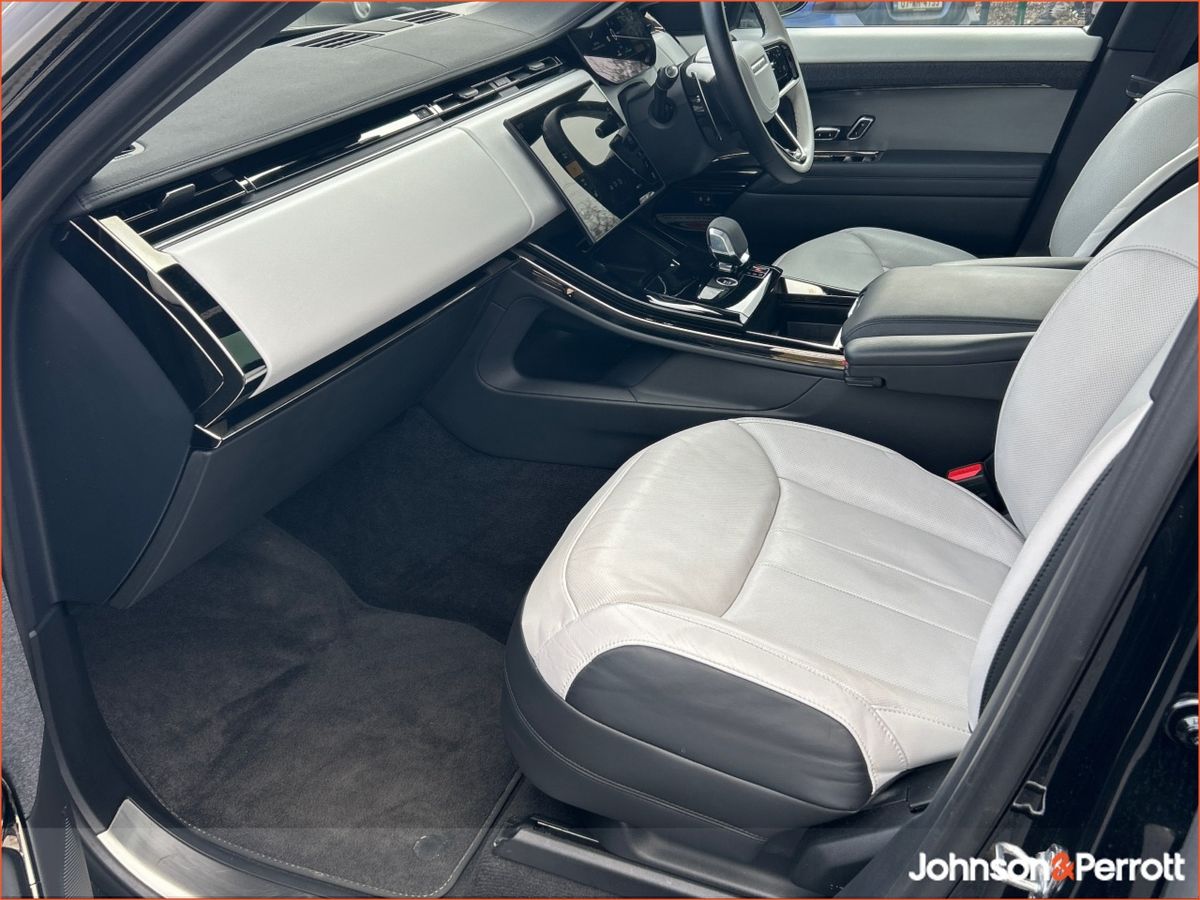 Land Rover Range Rover Sport SWB 3.0 I6 PHEV SE (Remainder of 5Year manufactuer Warranty)