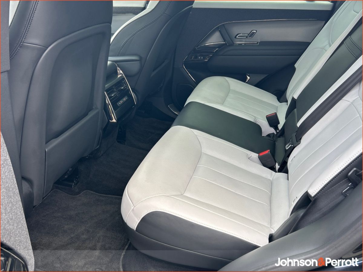 Land Rover Range Rover Sport SWB 3.0 I6 PHEV SE (Remainder of 5Year manufactuer Warranty)