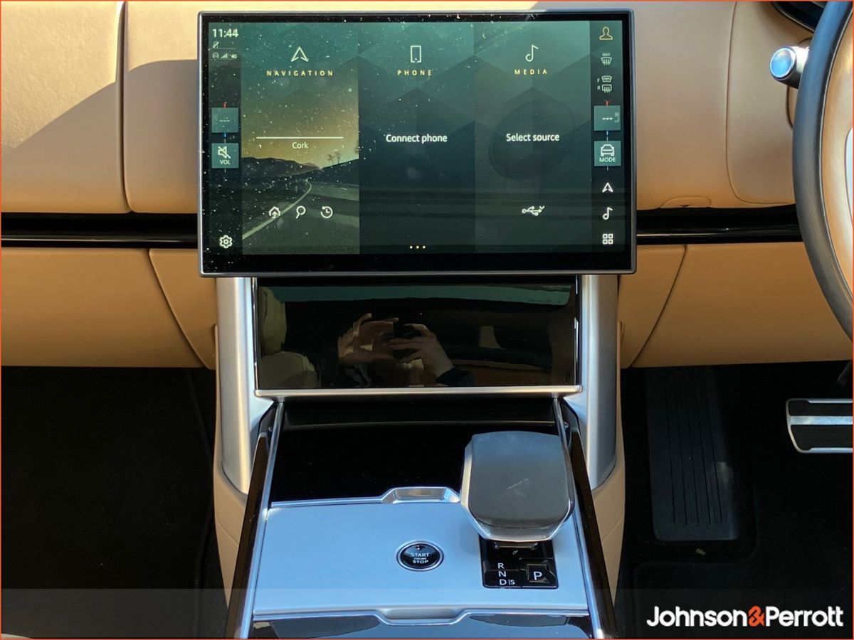 Land Rover Range Rover SWB 3.0 I6 PHEV SE   (Remainder of Manufatturer Warranty)