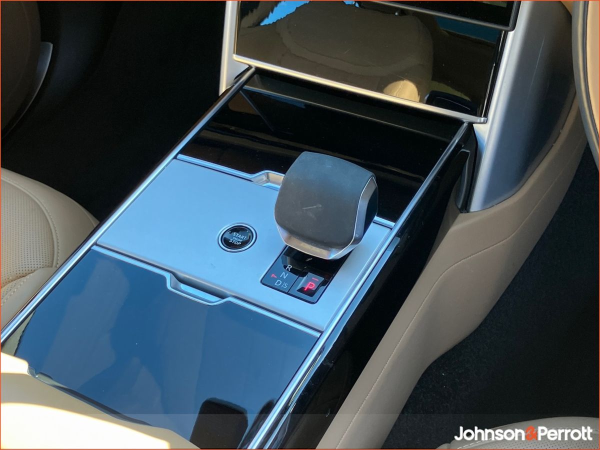 Land Rover Range Rover SWB 3.0 I6 PHEV SE   (Remainder of Manufatturer Warranty)