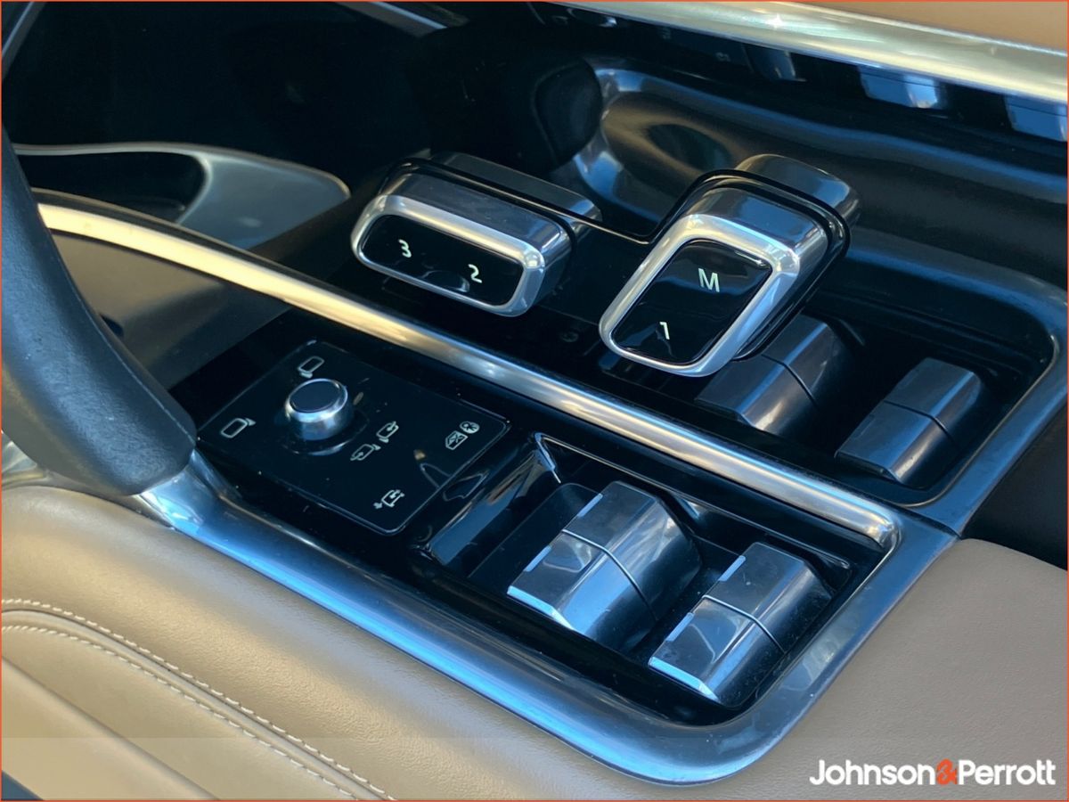 Land Rover Range Rover SWB 3.0 I6 PHEV SE   (Remainder of Manufatturer Warranty)