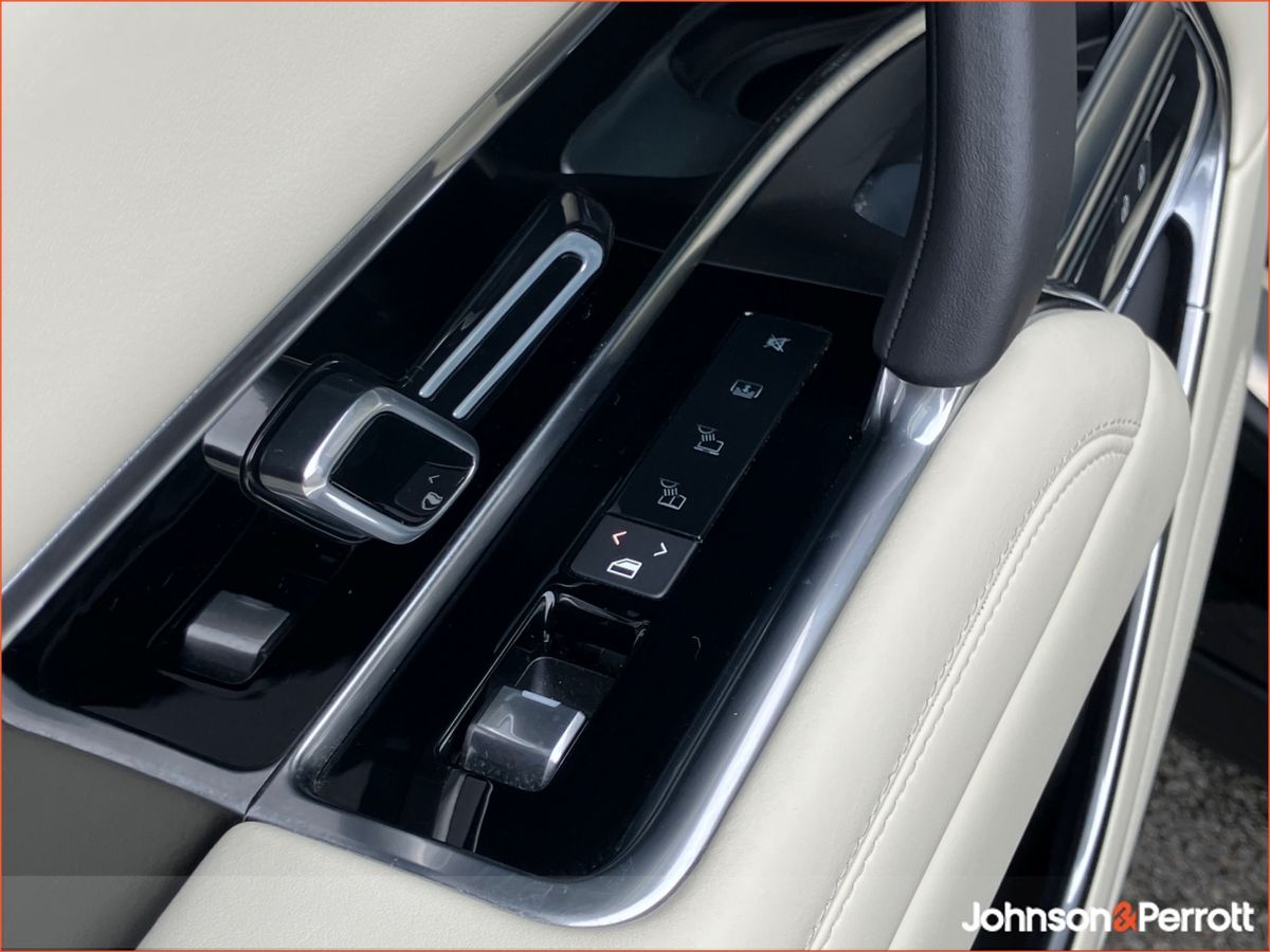 Land Rover Range Rover SWB 3.0 I6 PHEV SE  (Remainder of Manufatturer Warranty)