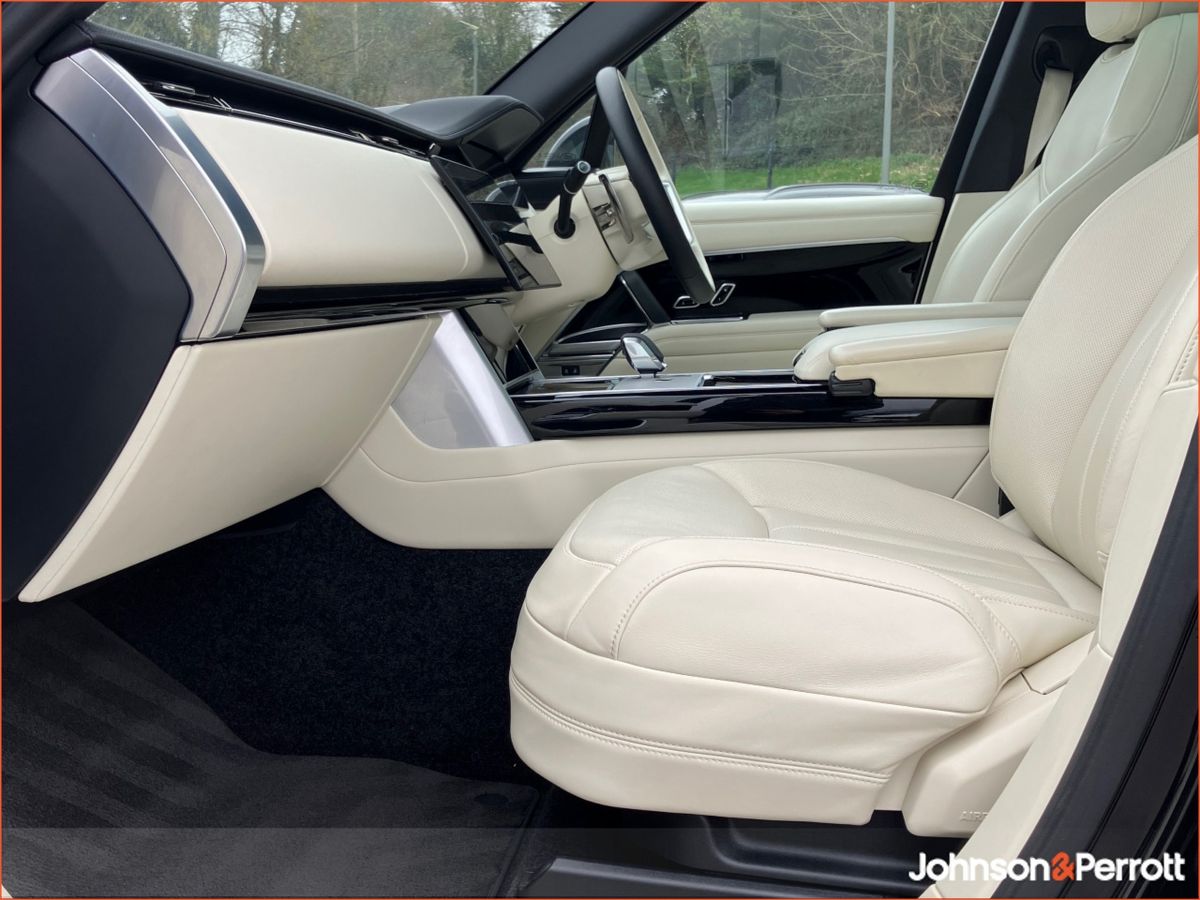Land Rover Range Rover SWB 3.0 I6 PHEV HSE  (Remainder of Manufacturer Warranty)