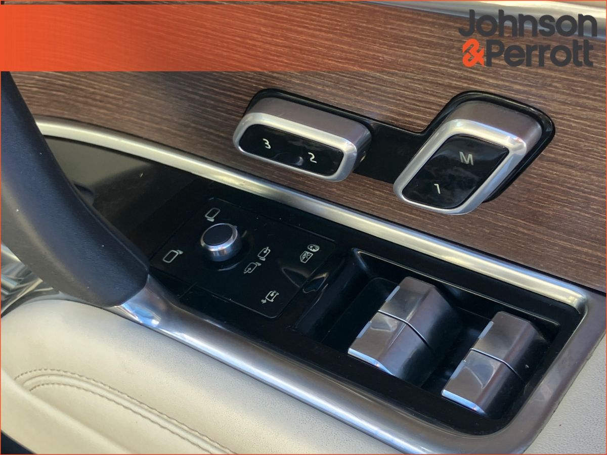 Land Rover Range Rover 3.0 Si4 PHEV 460PS AWD Auto SE (Remainder of Manufacturer Warranty)