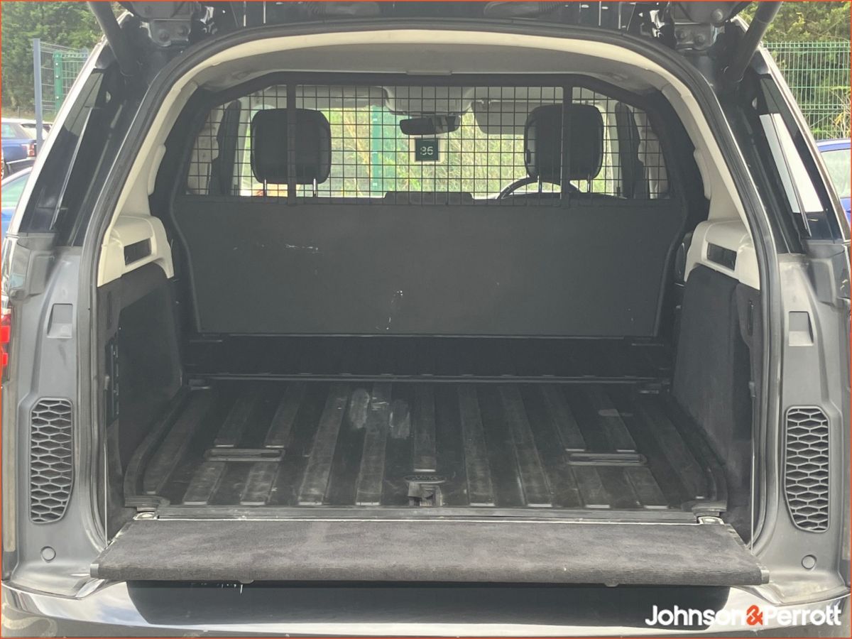 Land Rover Discovery DISCOVERY MY21 3.0 SD6 SE COMM (Price excludes VAT)