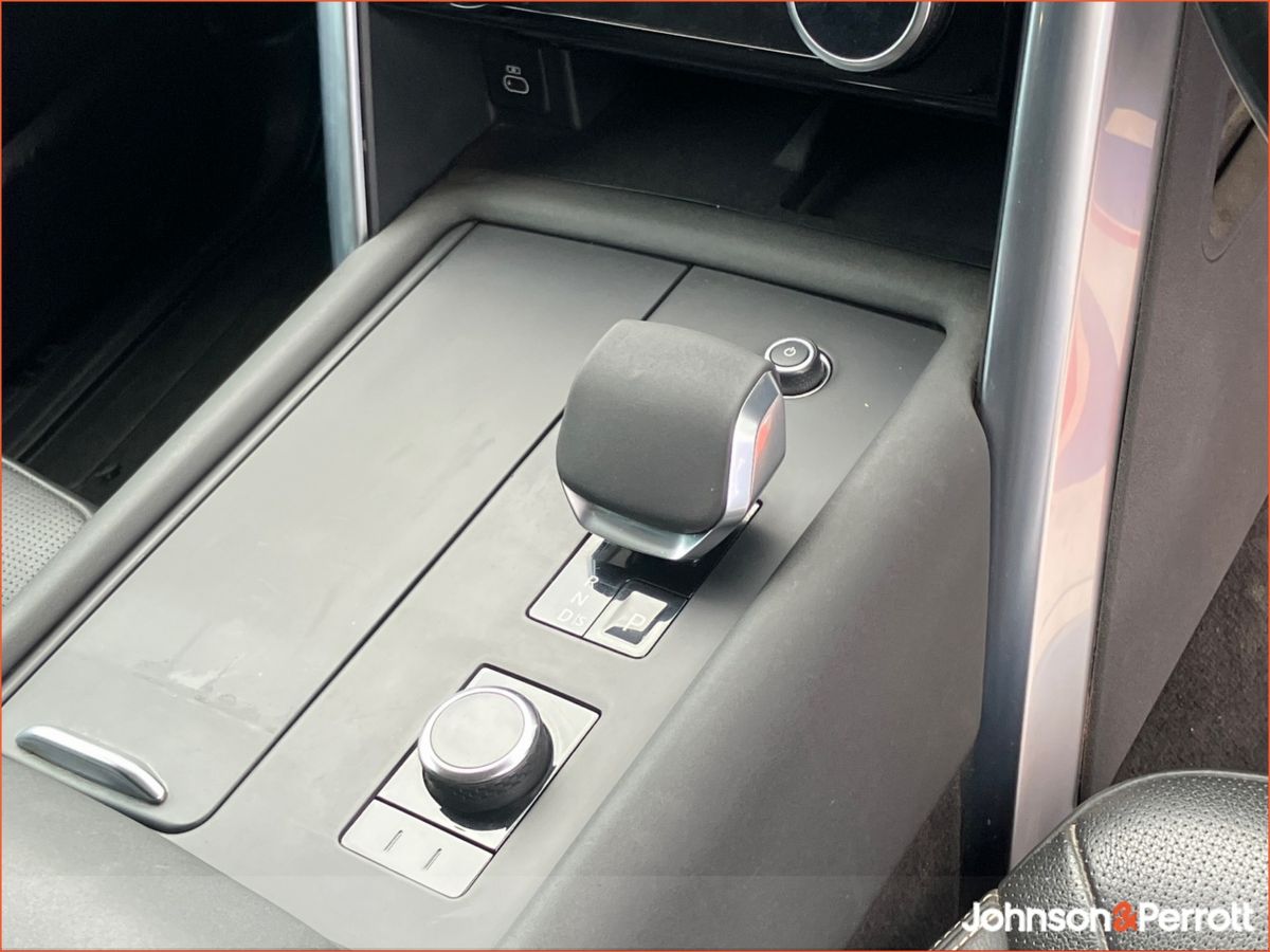 Land Rover Discovery DISCOVERY MY21 3.0 SD6 SE COMM (Price excludes VAT)