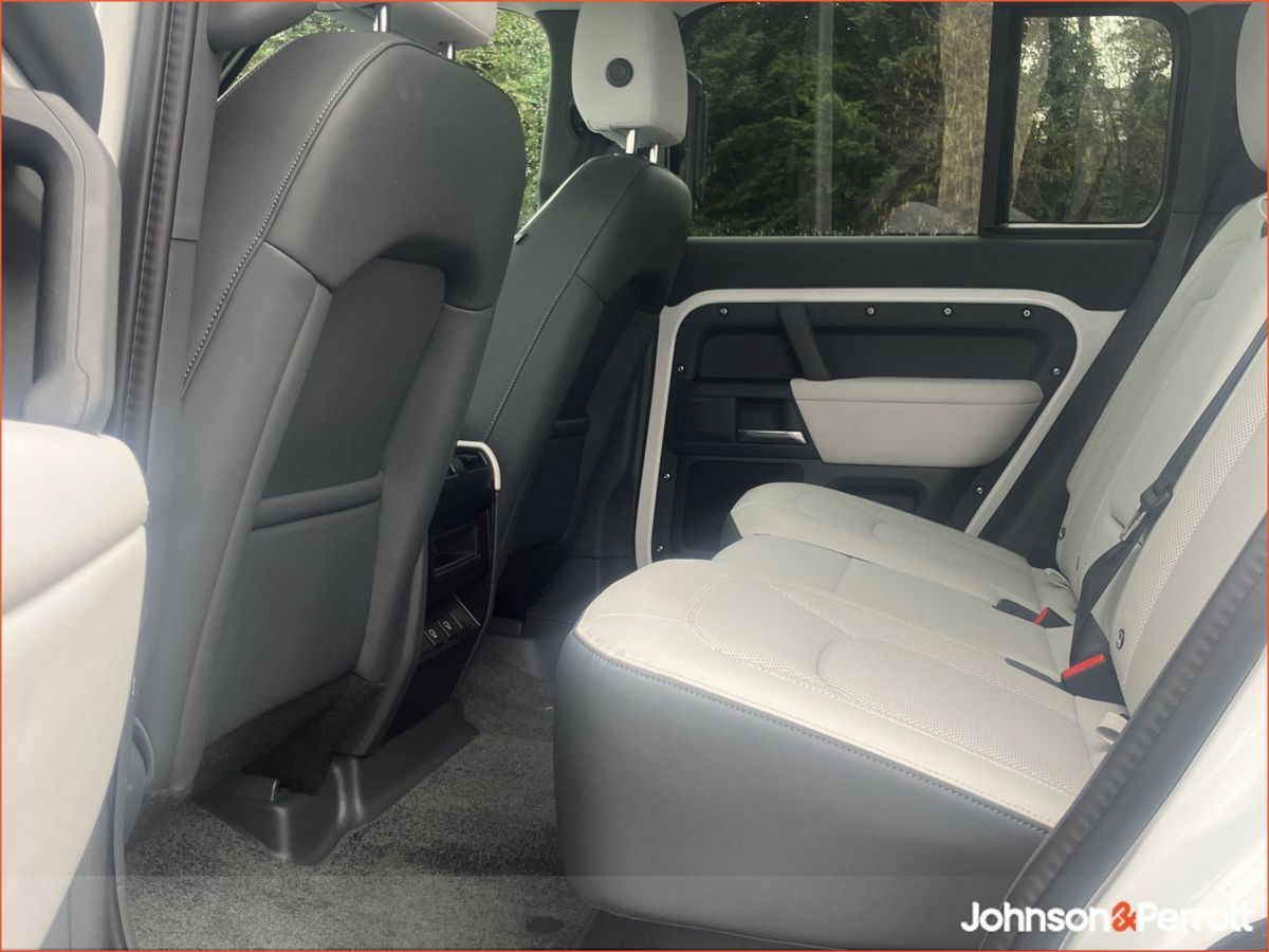 Land Rover Defender 110 2.0 Si4 PHEV 300 PS S Campaign, (Remainder of Manufacturer Warranty)