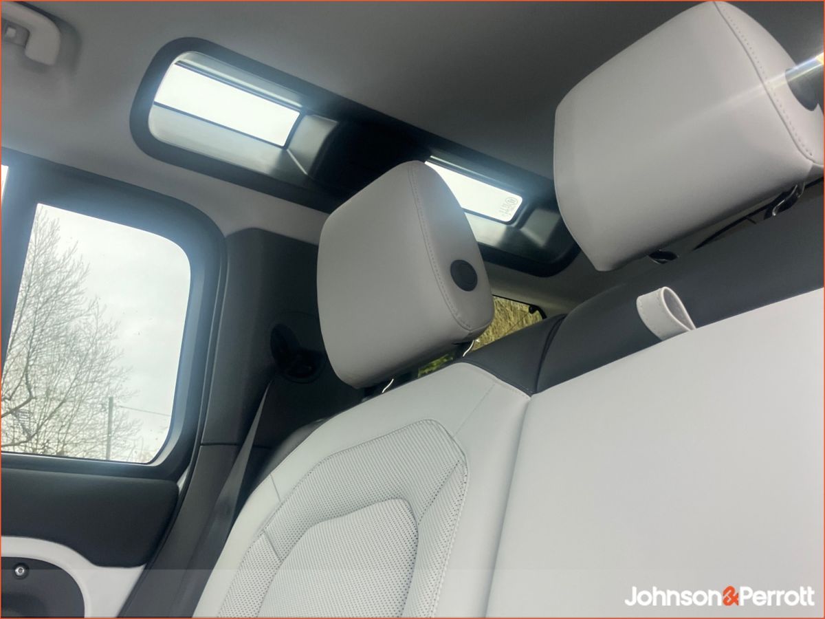 Land Rover Defender 110 2.0 Si4 PHEV 300 PS S Campaign, (Remainder of Manufacturer Warranty)