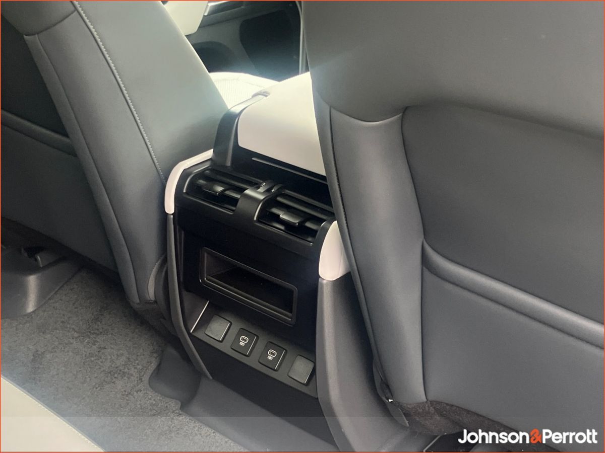 Land Rover Defender 110 2.0 Si4 PHEV 300 PS S Campaign, (Remainder of Manufacturer Warranty)