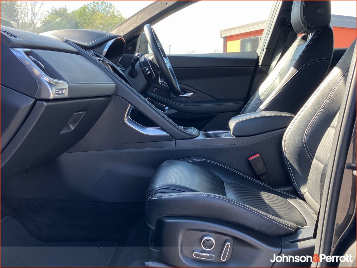 Jaguar E-Pace 1.5 I3 PHEV 300 PS AWD R-Dynamic S