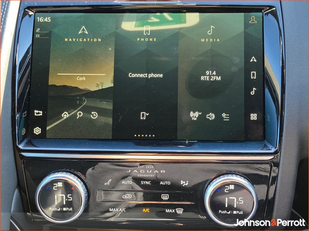 Jaguar E-Pace 1.5 I3 PHEV 300 PS AWD R-Dynamic S