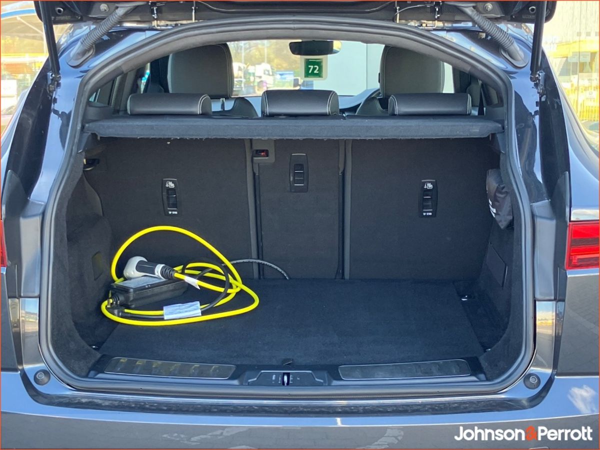 Jaguar E-Pace 1.5 I3 PHEV 300 PS AWD R-Dynamic S