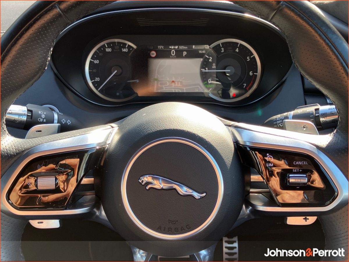 Jaguar E-Pace 1.5 I3 PHEV 300 PS AWD R-Dynamic S