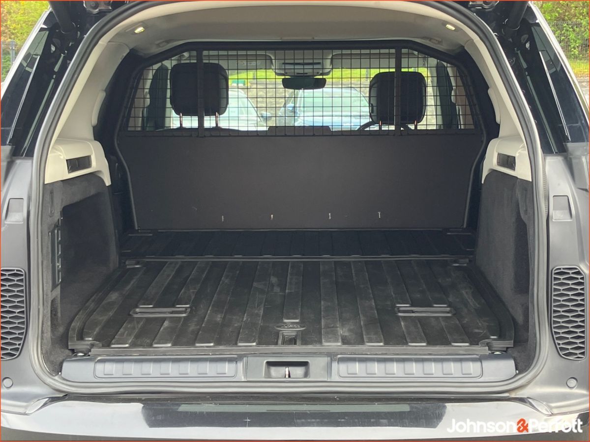 Land Rover Discovery DISCOVERY 3.0 SD6 SE COMMERCI  (Remainder of Manufaturer Warranty & Price Excludes VAT)