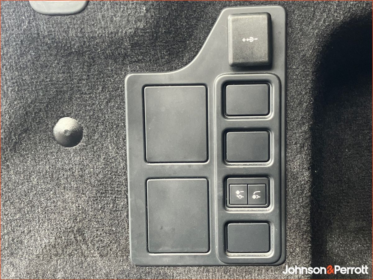 Land Rover Discovery DISCOVERY 3.0 SD6 SE COMMERCI  (Remainder of Manufaturer Warranty & Price Excludes VAT)