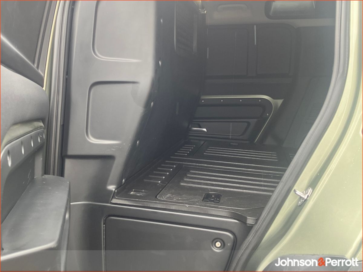Land Rover Defender DEFENDER 110 3.0 D HARD TOP SE, (Price Excludes VAT)