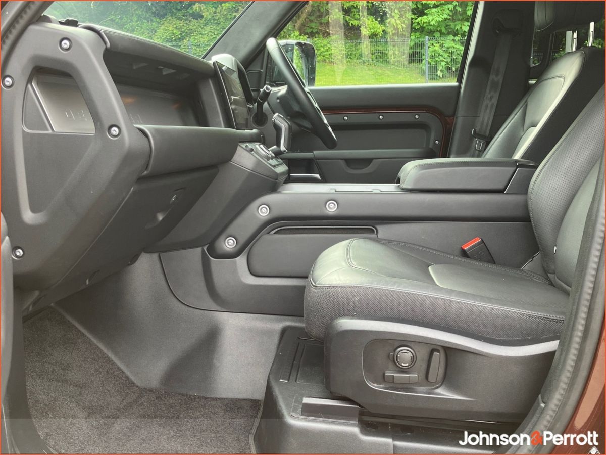 Land Rover Defender 110 2.0 Si4 PHEV 300 PS Sedona Edition,  (Remainder of Manufacturer Warranty)
