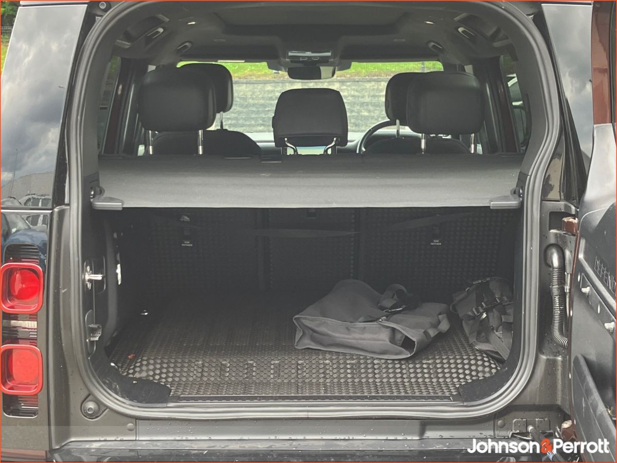 Land Rover Defender 110 2.0 Si4 PHEV 300 PS Sedona Edition,  (Remainder of Manufacturer Warranty)