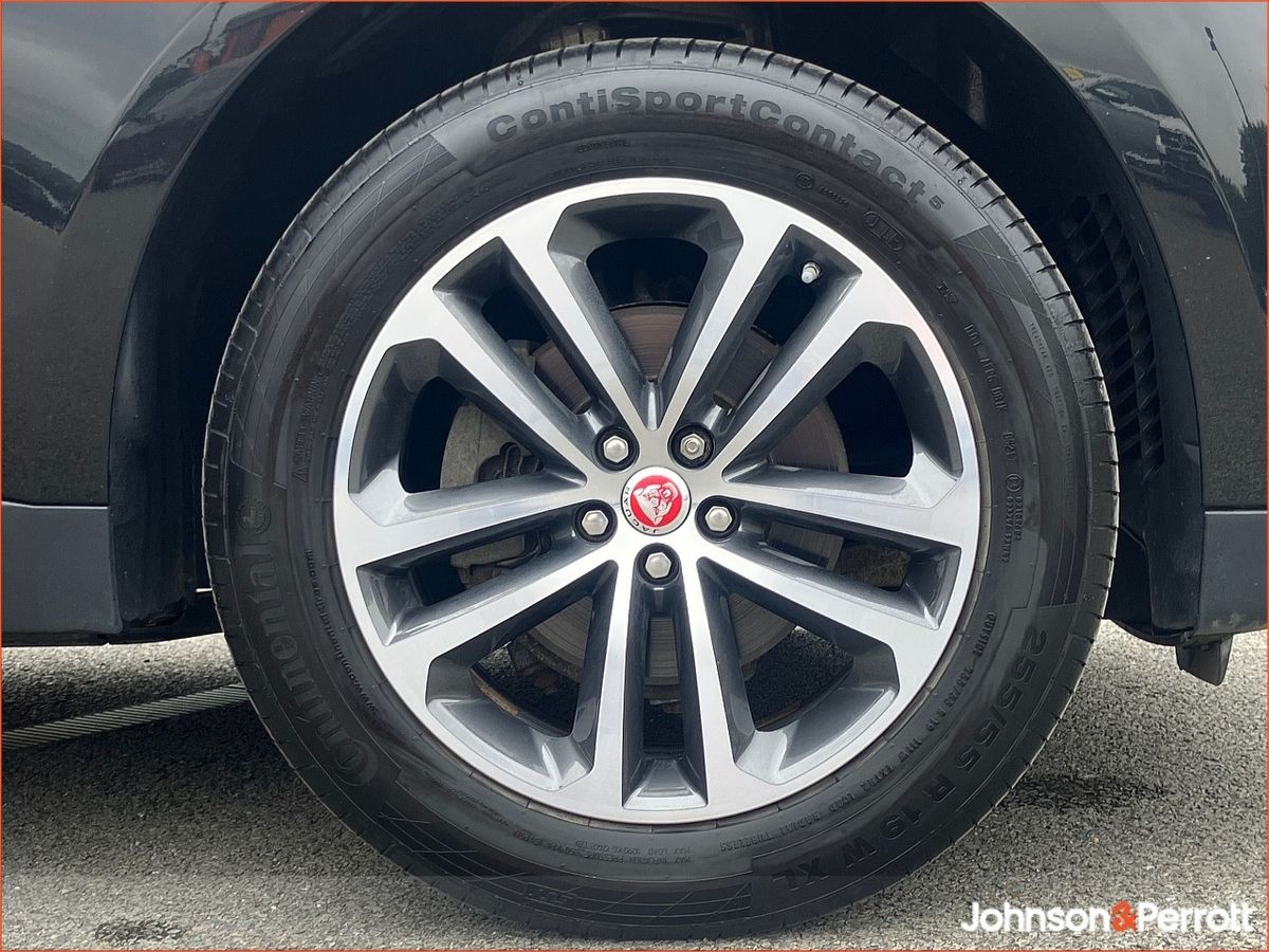 Jaguar F-Pace AWD 2.0 D 180PS Prestige Auto