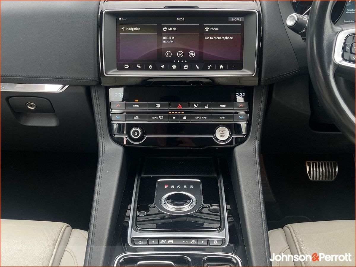 Jaguar F-Pace AWD 2.0 D 180PS Prestige Auto