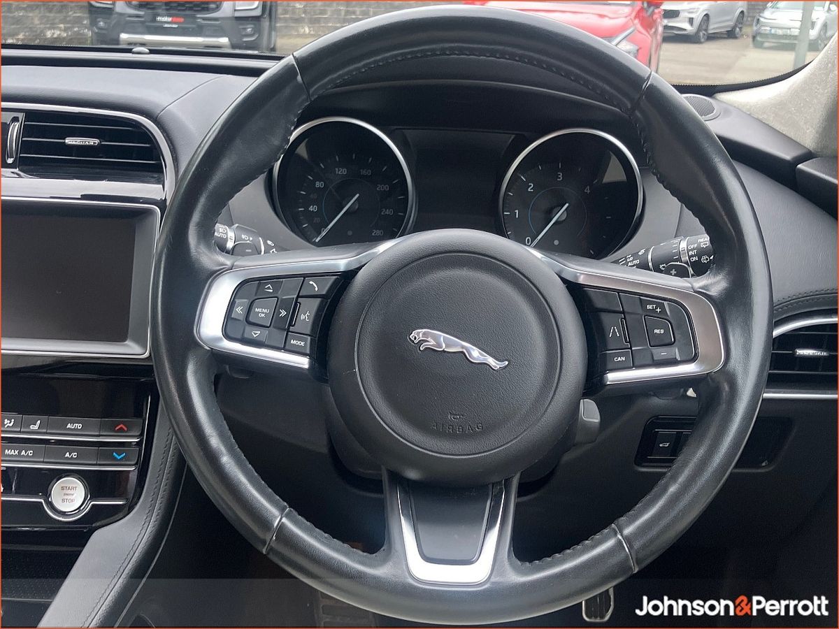 Jaguar F-Pace AWD 2.0 D 180PS Prestige Auto