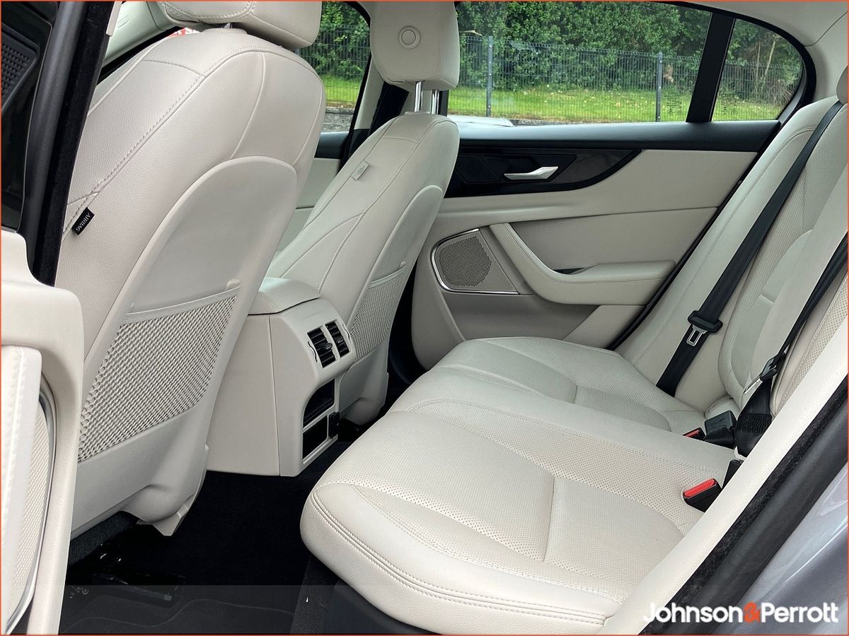 Jaguar XE 2.0D I4 204 PS RWD S