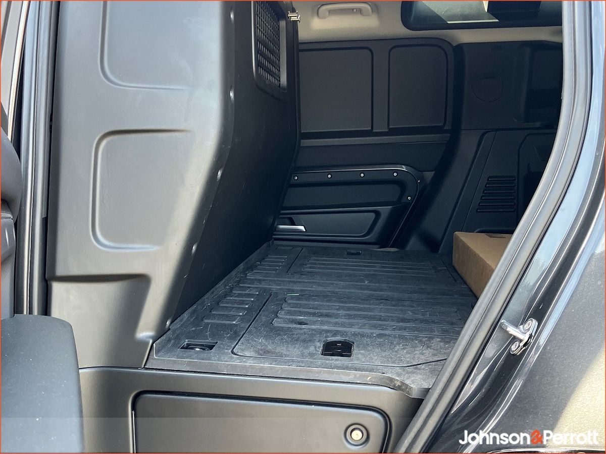 Land Rover Defender DEFENDER 110 3.0 D SE HARD TOP, (Remainder of 5 Year Manufaturer Warranty & Price Excludes VAT)