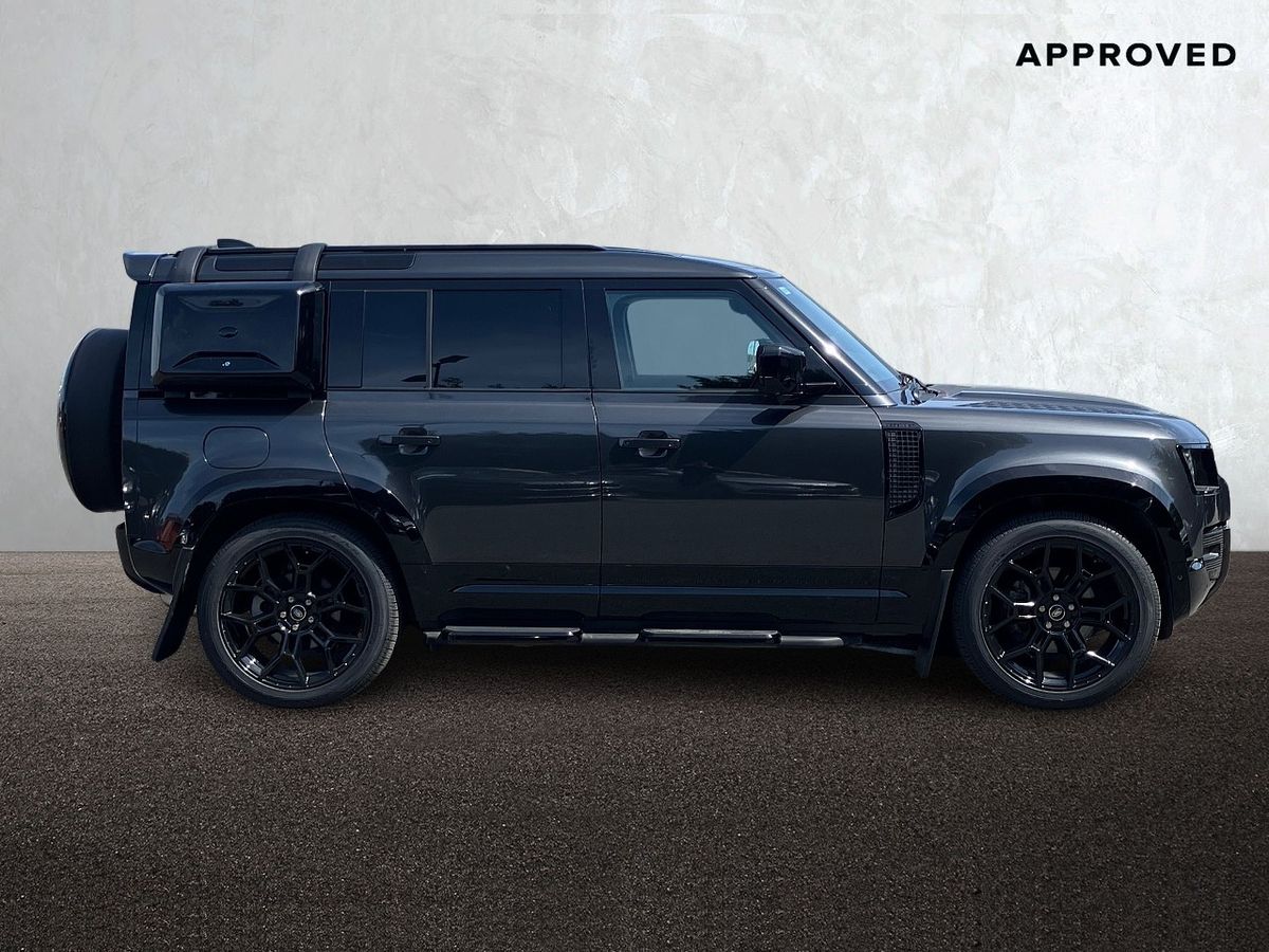 Land Rover Defender DEFENDER 110 3.0 D SE HARD TOP, (Remainder of 5 Year Manufaturer Warranty & Price Excludes VAT)
