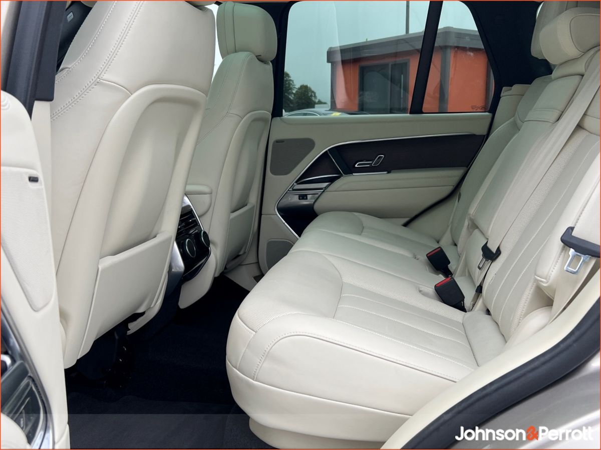 Land Rover Range Rover SWB 3.0 I6 PHEV SE, (Remainder of Manufacturer Warranty)